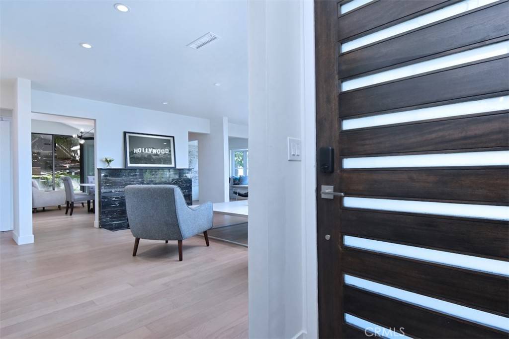 Los Angeles, CA 90068,3935 Kentucky DR