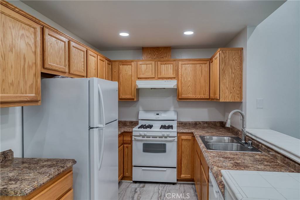 Sylmar, CA 91342,13126 Bromont AVE #4