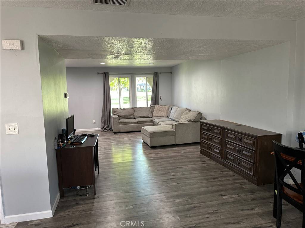 Newhall, CA 91321,25260 Avenida Dorena