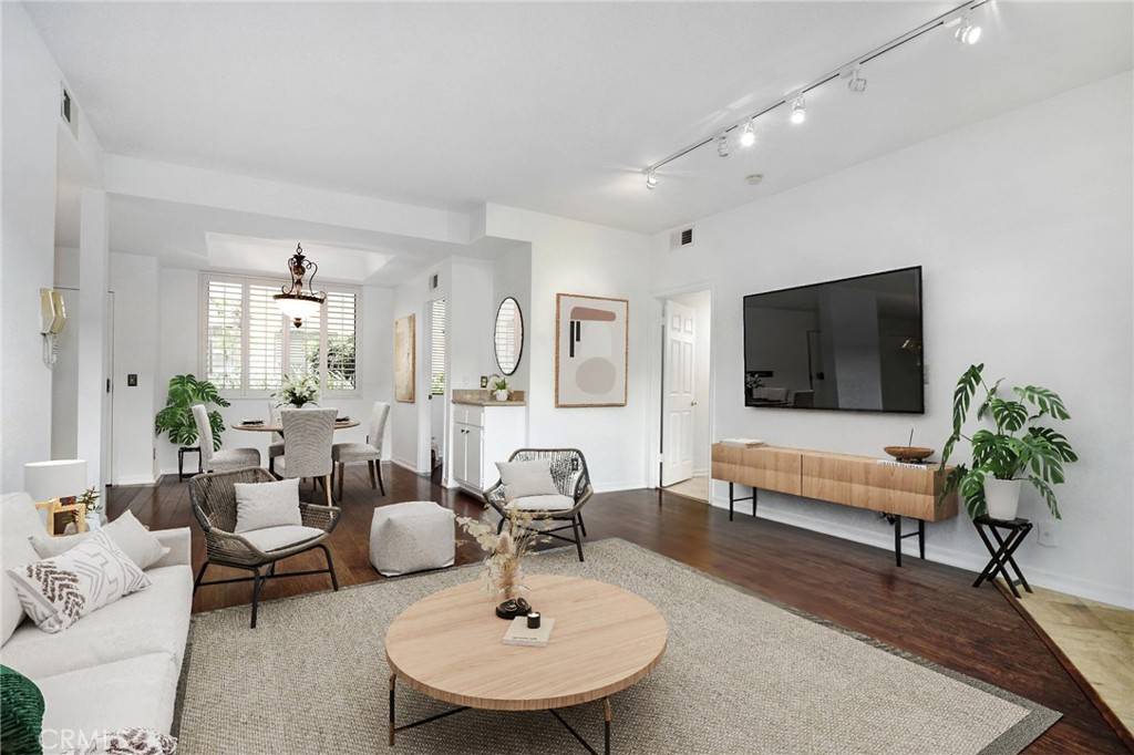 Tarzana, CA 91356,18600 Clark ST #102