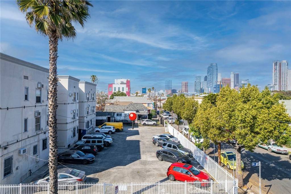 Los Angeles, CA 90015,907 W 17th ST