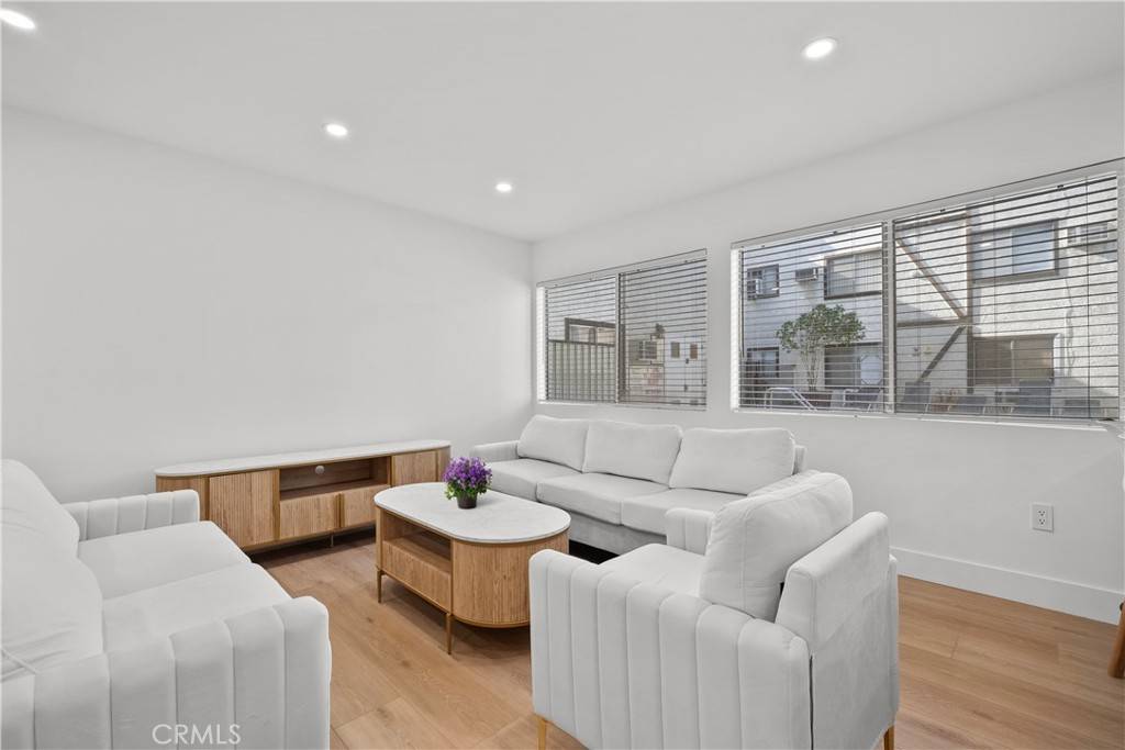 Tarzana, CA 91356,18530 Hatteras ST #116