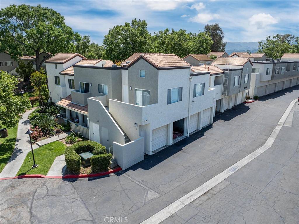 Newhall, CA 91321,24450 Leonard Tree LN #202