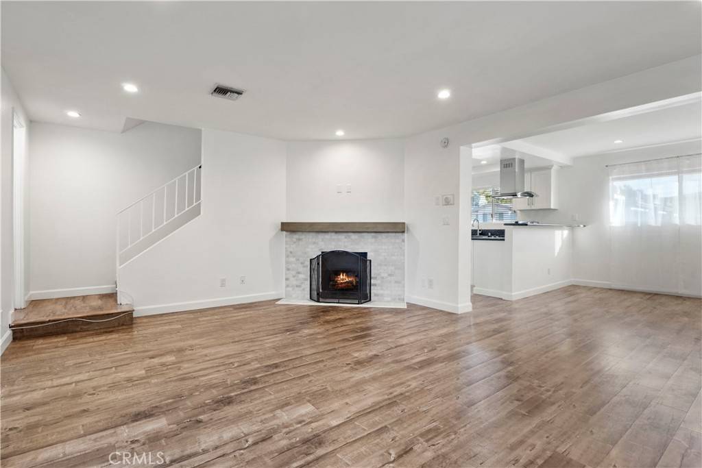 Tarzana, CA 91356,18550 Hatteras ST #111