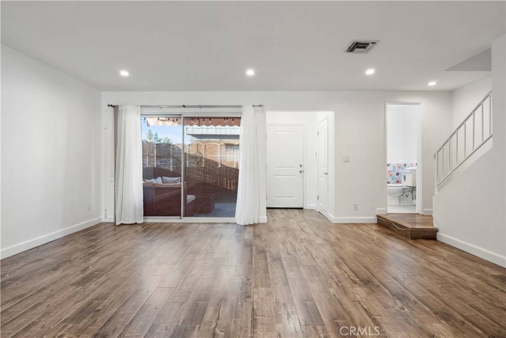Tarzana, CA 91356,18550 Hatteras ST #111