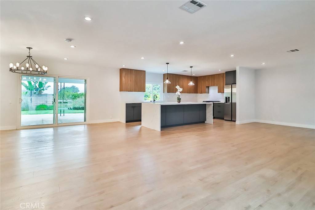 Thousand Oaks, CA 91360,8 W Janss RD