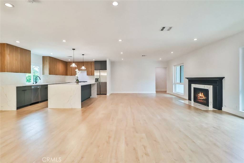 Thousand Oaks, CA 91360,8 W Janss RD