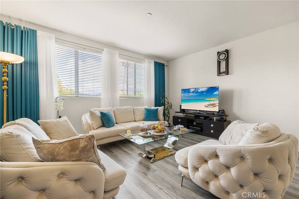 Van Nuys, CA 91405,13951 Sherman WAY #301