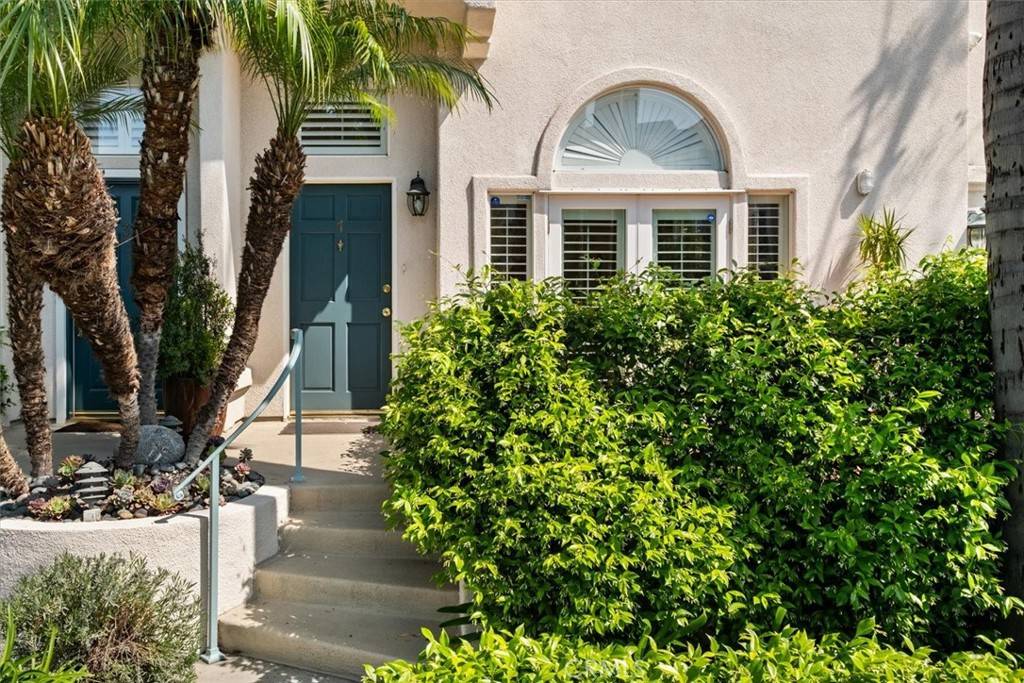 Toluca Lake, CA 91602,4414 MOORPARK WAY #7