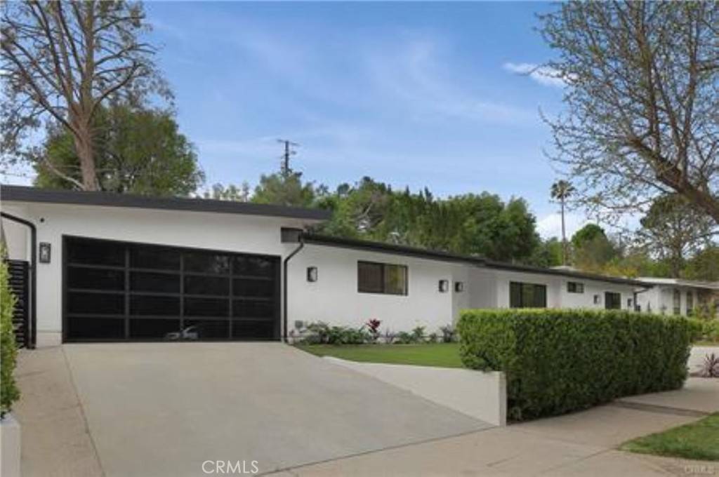 Woodland Hills, CA 91367,24020 Oxnard ST