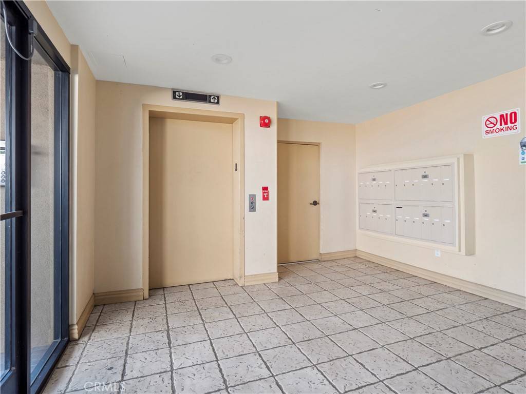 Sherman Oaks, CA 91423,4301 Fulton AVE #303