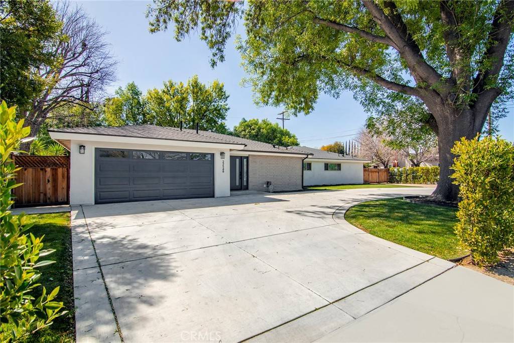 Woodland Hills, CA 91367,22548 Victory BLVD