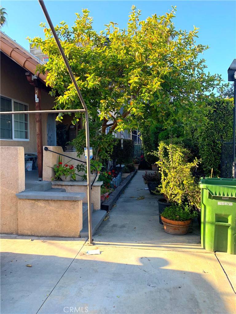 North Hollywood, CA 91606,6417 Troost AVE
