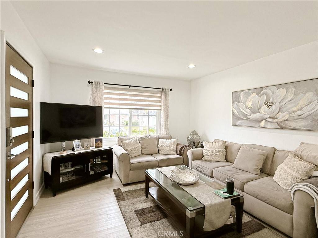 Encino, CA 91316,17968 Martha ST