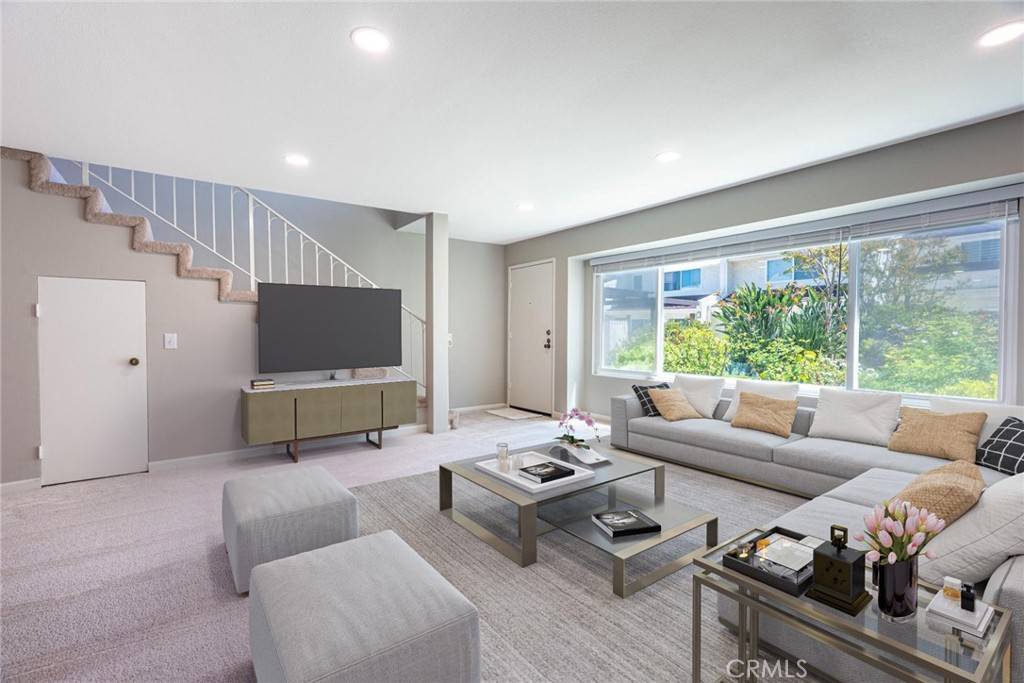 Sherman Oaks, CA 91423,4321 Matilija AVE #14