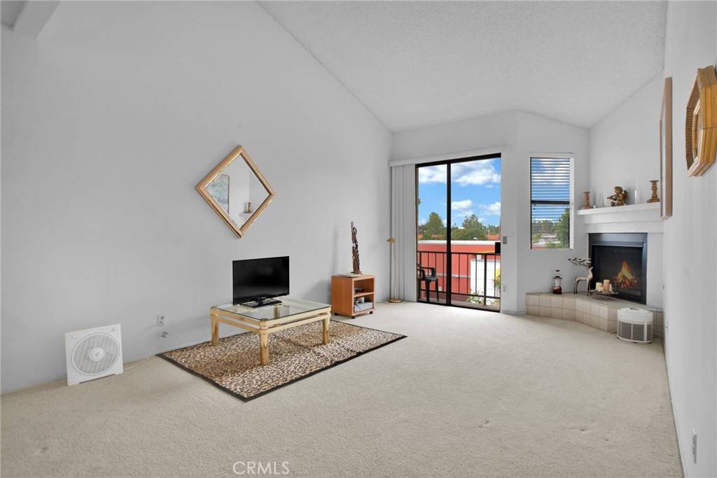Tarzana, CA 91335,6323 Reseda BLVD #44