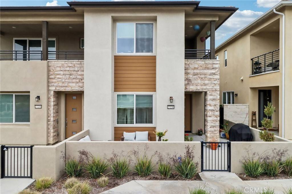 Valencia, CA 91381,27230 Red Willow CT