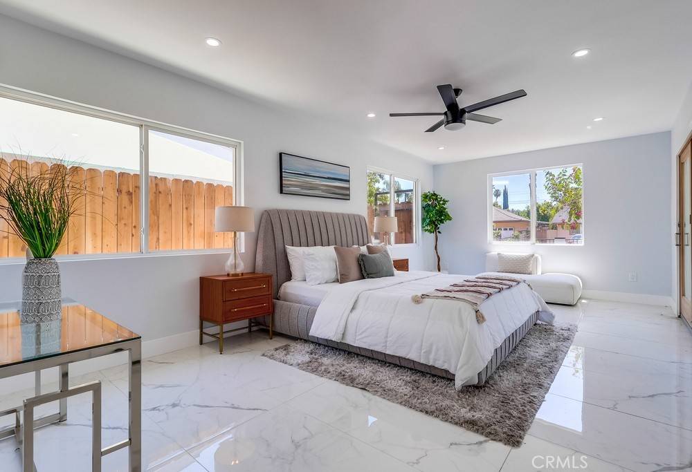 Woodland Hills, CA 91367,22555 Califa ST