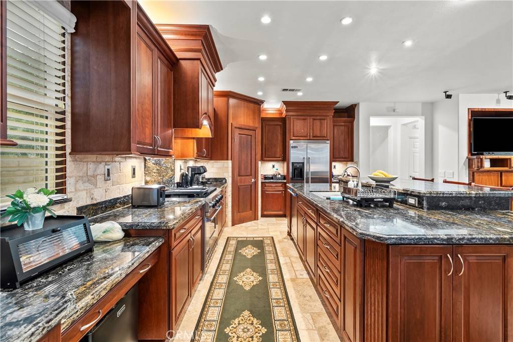 Canyon Country, CA 91351,28332 Falcon Crest DR