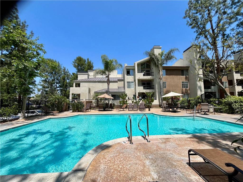Woodland Hills, CA 91367,21400 Burbank AVE #207