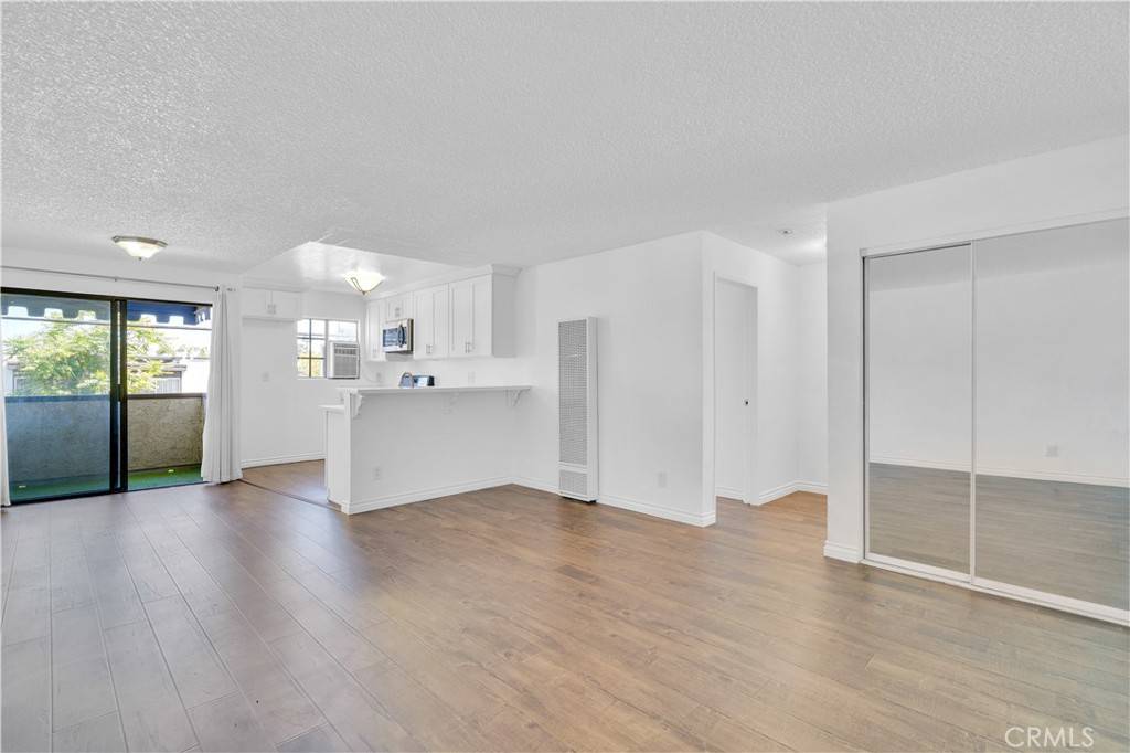Tarzana, CA 91356,18530 Hatteras Street #209