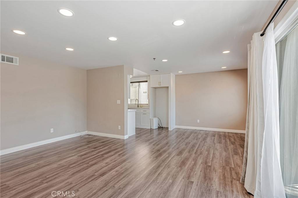 Tujunga, CA 91402,10290 Tujunga Canyon Blvd #102