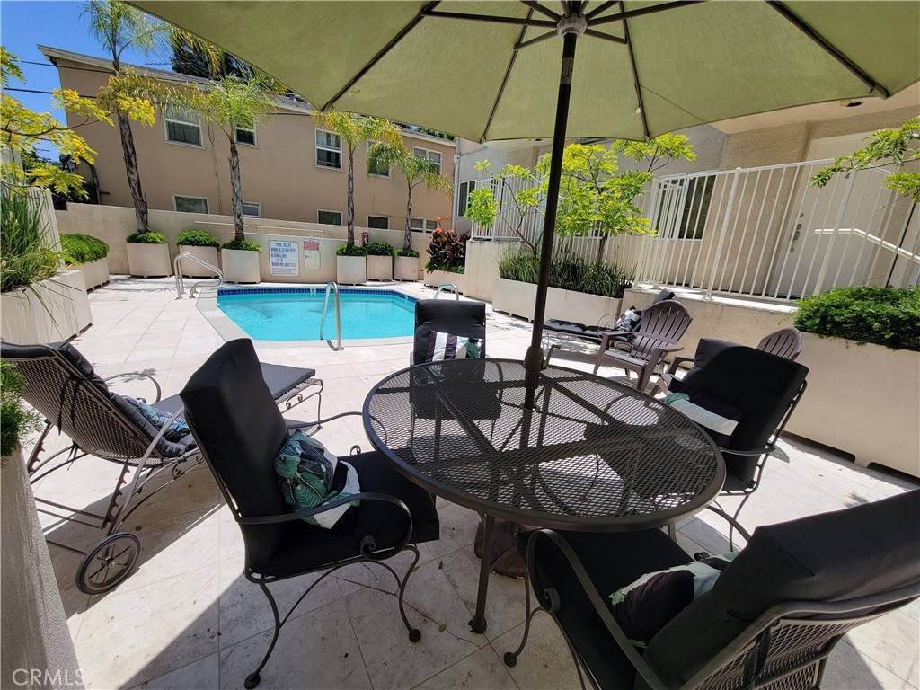 Los Angeles, CA 90068,3944 Kentucky DR #9
