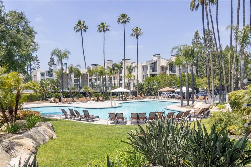 Woodland Hills, CA 91367,21500 Burbank Blvd #126