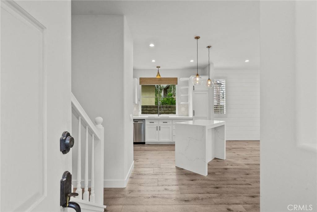 Valencia, CA 91354,28392 Mayfair DR