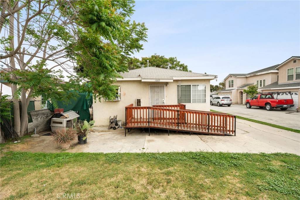Compton, CA 90221,1009 E Peck ST
