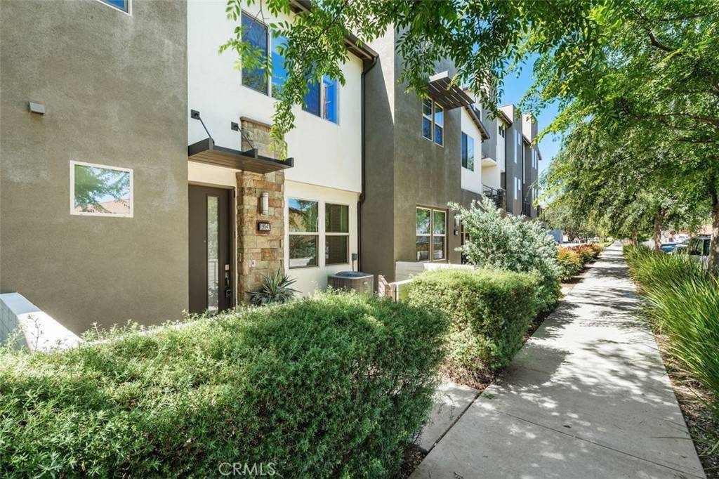 Northridge, CA 91324,19541 Cardigan DR