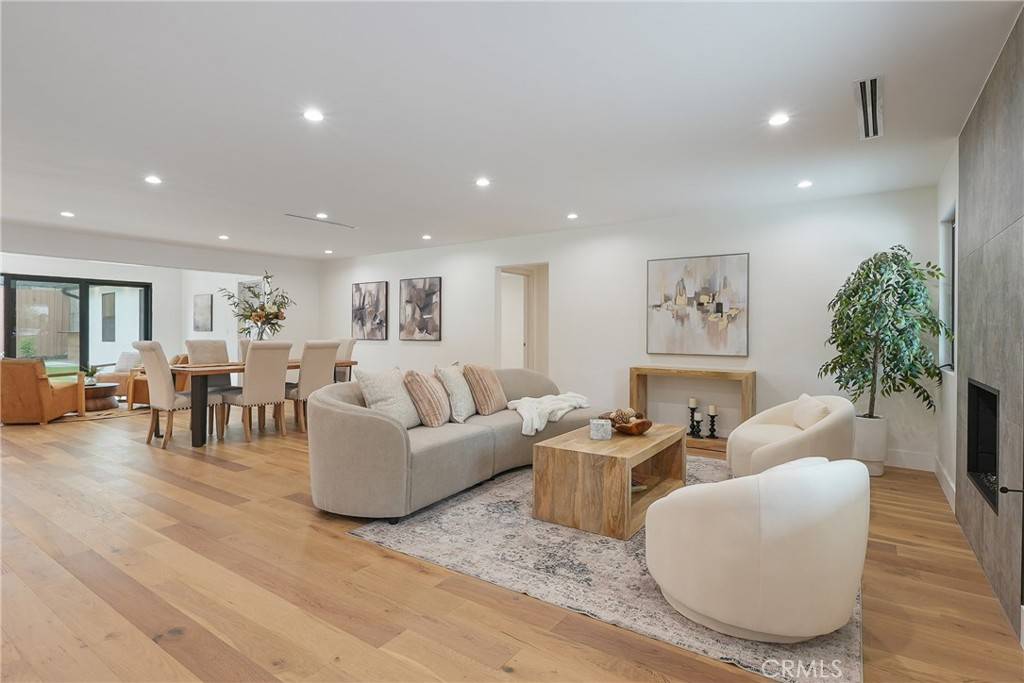 Woodland Hills, CA 91367,23240 Leonora DR
