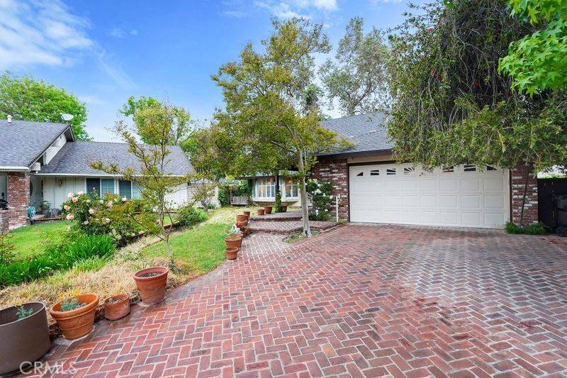 Valencia, CA 91355,25440 Plaza Escovar