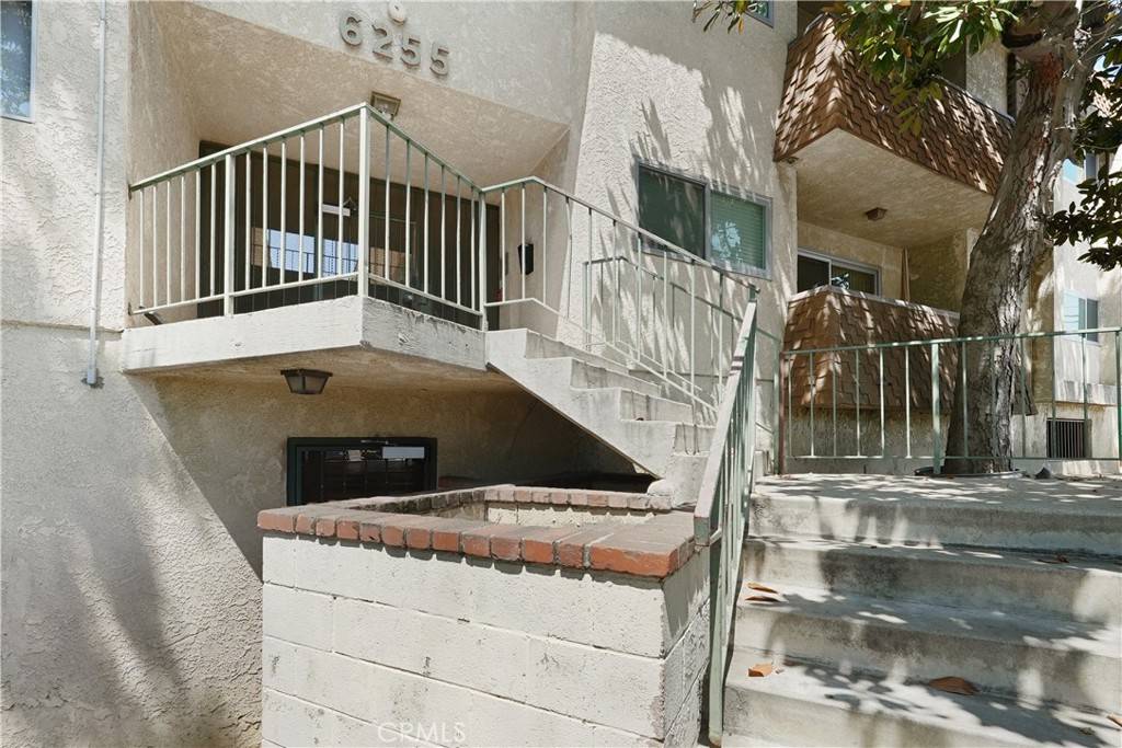 Van Nuys, CA 91401,6255 Woodman AVE #103