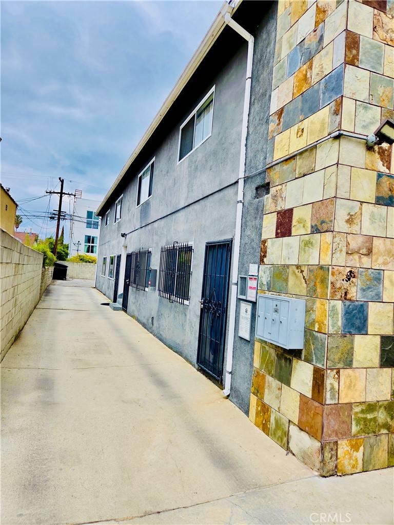 Los Angeles, CA 90016,2309 Hauser BLVD