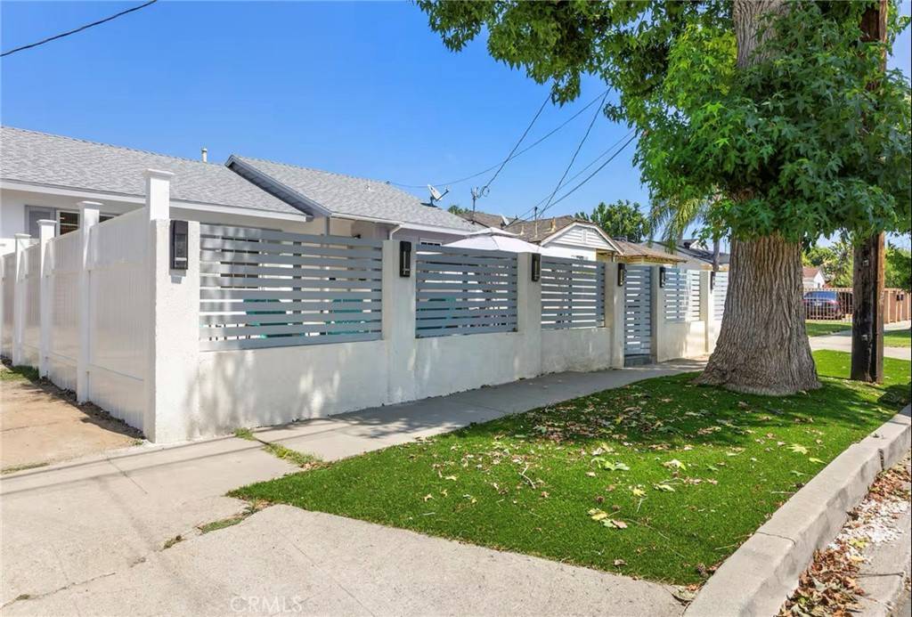 Valley Glen, CA 91401,13831 Bessemer ST