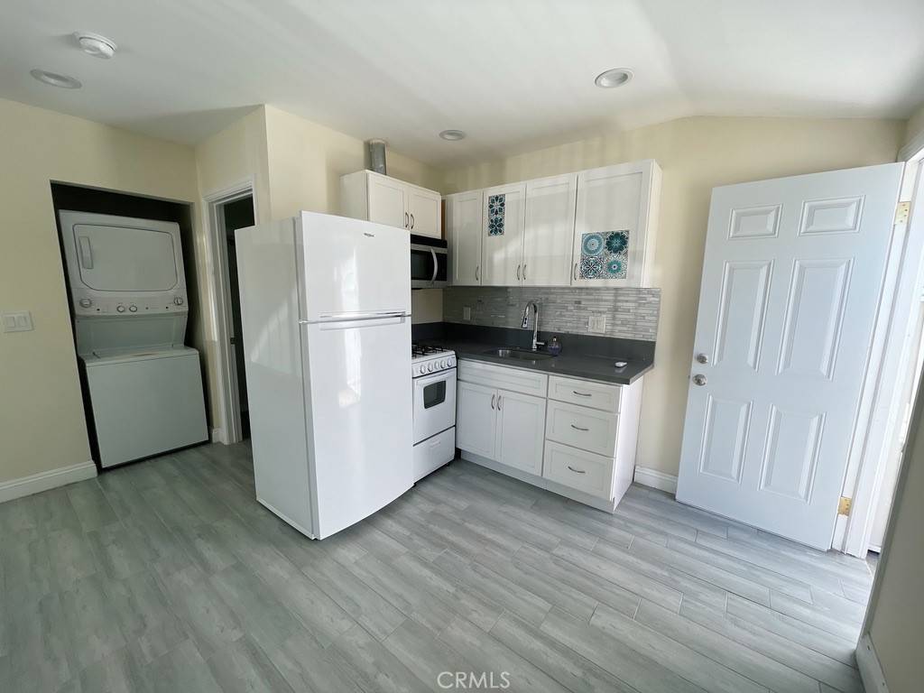 Woodland Hills, CA 91367,20833 Martha ST