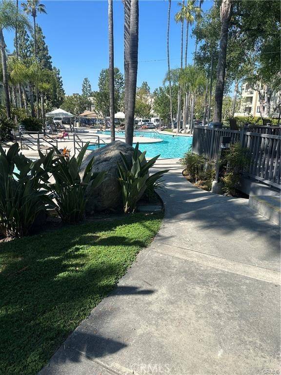 Woodland Hills, CA 91367,5500 Owensmouth AVE #211