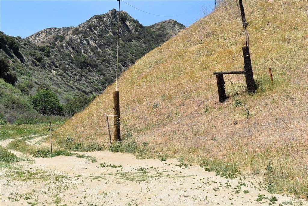 Val Verde, CA 91384,1 Buchanan WAY