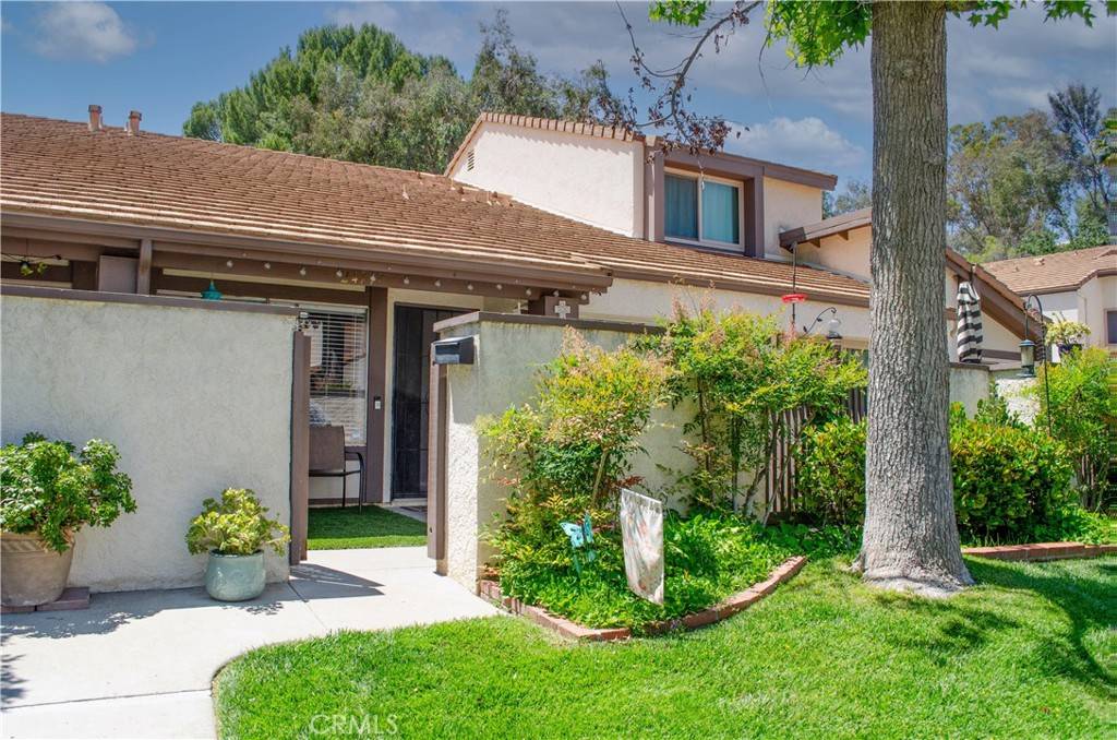 Valencia, CA 91355,24717 Sand Wedge LN