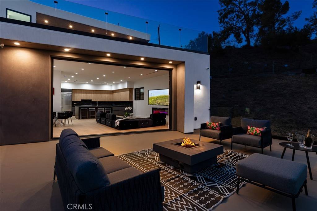 Woodland Hills, CA 91364,5134 Medina RD