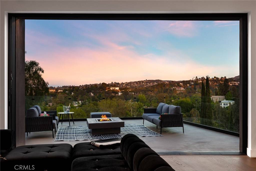 Woodland Hills, CA 91364,5134 Medina RD