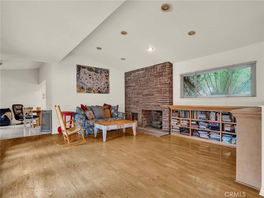 Woodland Hills, CA 91364,5300 Winnetka AVE
