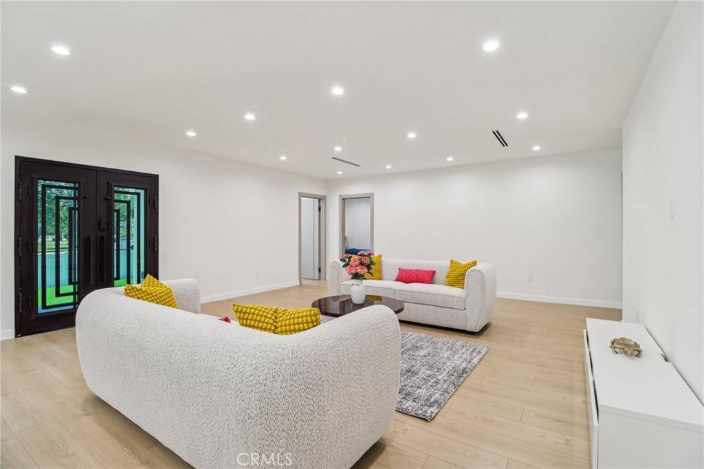Granada Hills, CA 91344,16729 Chatsworth ST