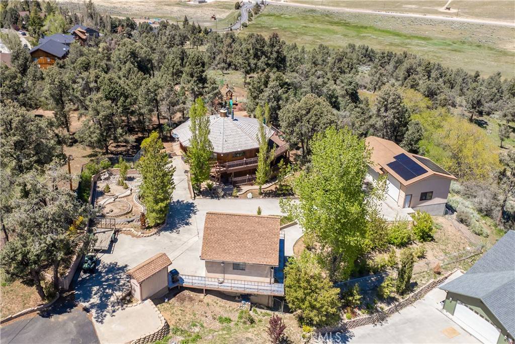 Frazier Park, CA 93225,1132 Hut CT