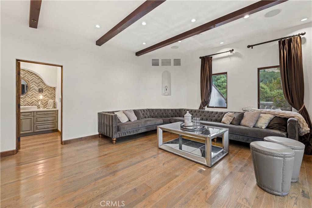 Los Angeles, CA 90068,2995 Belden Drive