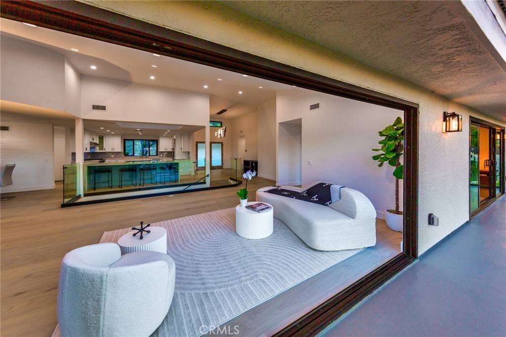 Woodland Hills, CA 91364,4976 Llano DR