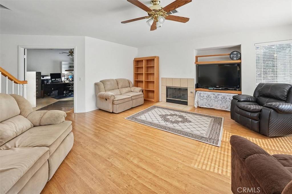 Saugus, CA 91390,28652 Deer Springs DR