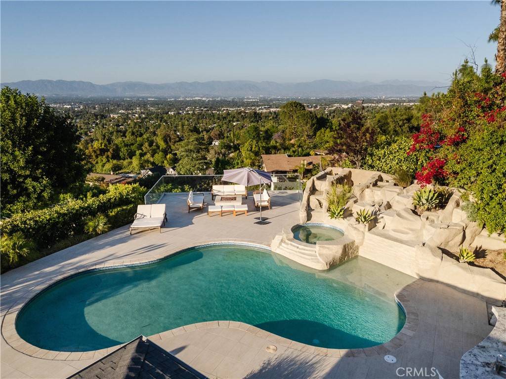 Tarzana, CA 91356,4935 Calvin AVE