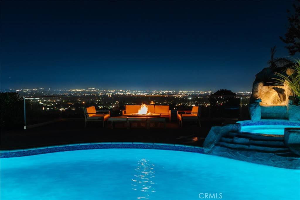Tarzana, CA 91356,4935 Calvin AVE